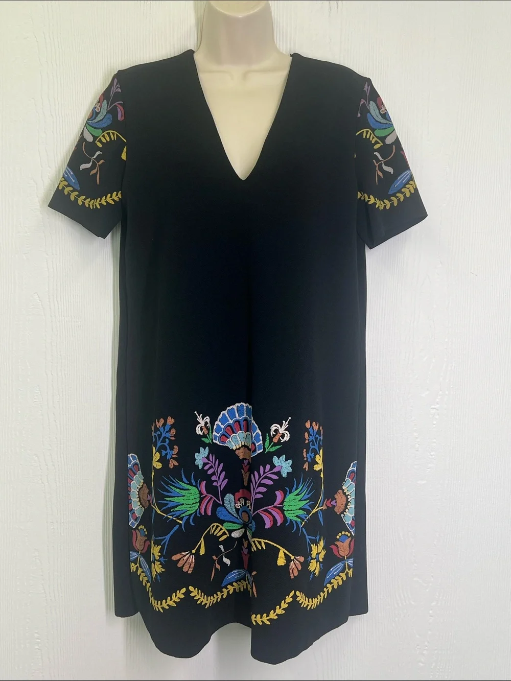 Zara - Vibrant Colorful Fun Print Short Sleeve V Neck Mini Dress Size Small